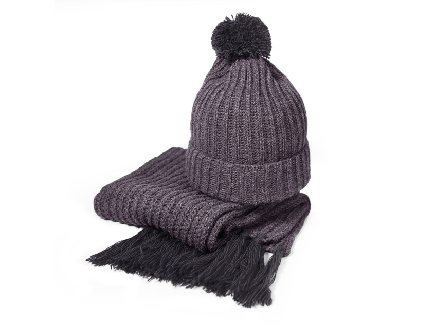 Вязаный комплект шарф и шапка 