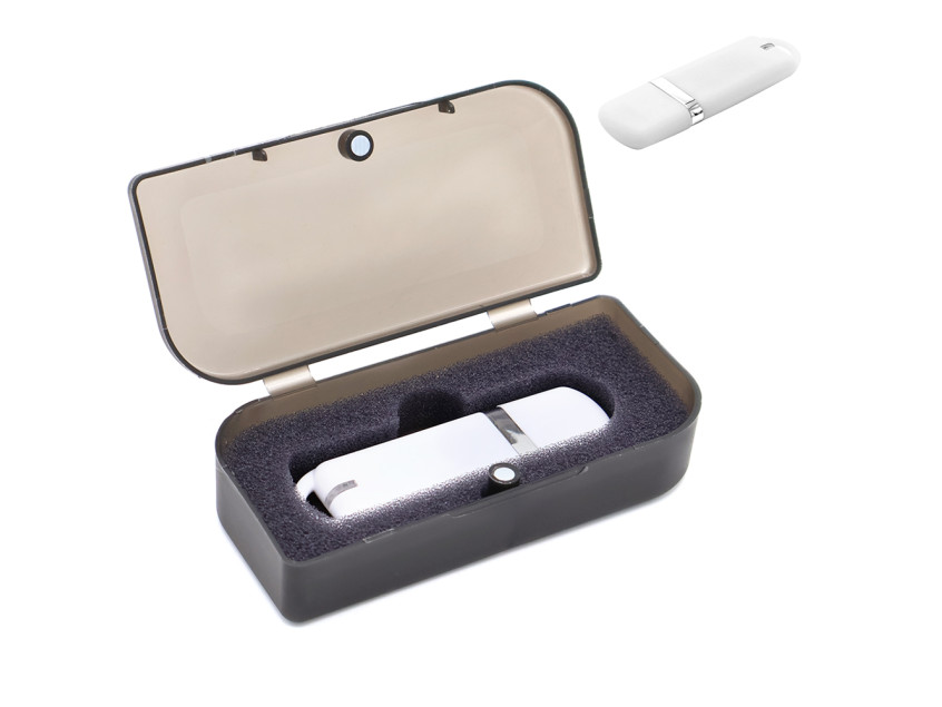 Флешка Shape с покрытием Софт Тач в футляре, белая