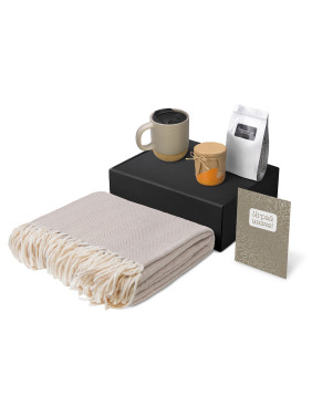 Подарочный набор Re:y. Nest с пледом, кружкой и вареньем